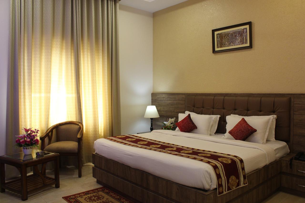 Regal Hotel And Restaurant Mathura Kültér fotó